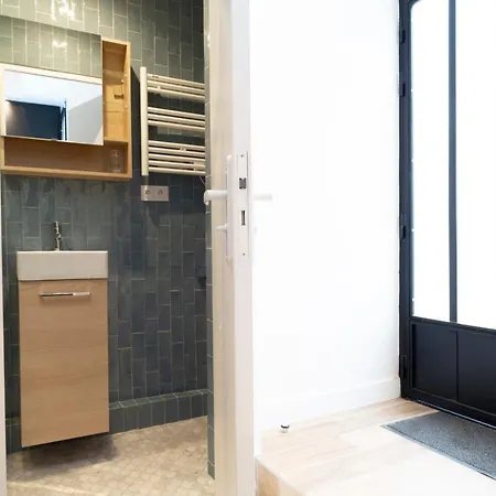 Newly Renovated Arc De Triomphe Apartment Paris